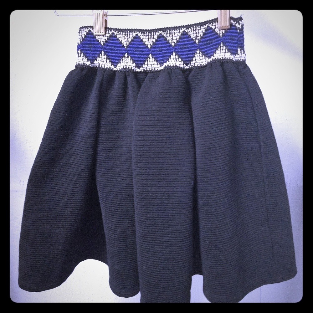 Adorable black midi skirt